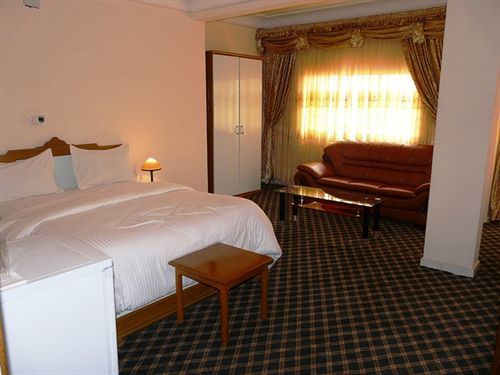 Azam Hotel Bamenda Luaran gambar