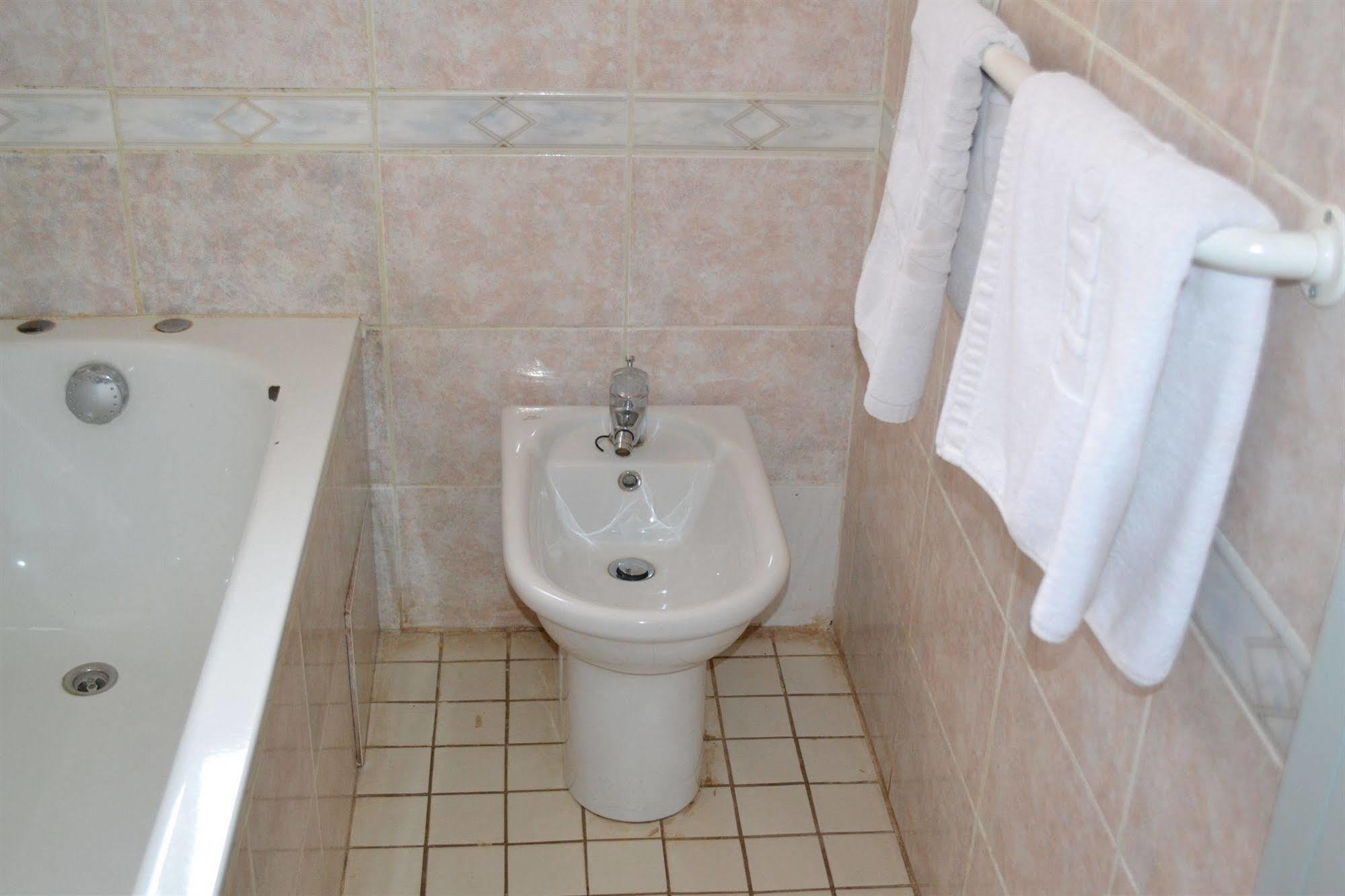 Azam Hotel Bamenda Luaran gambar